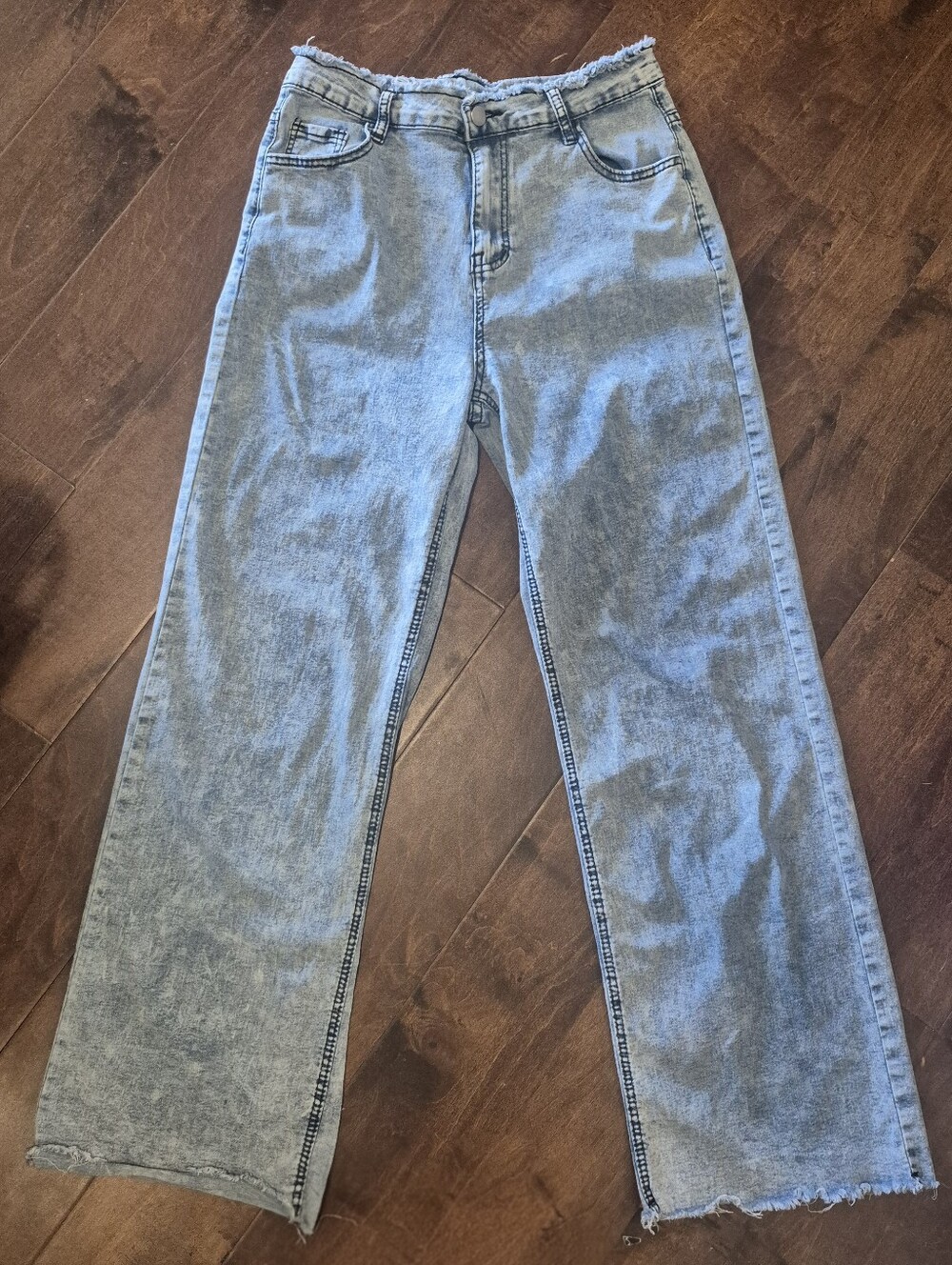 Women's Light Acid Wash Wide-Leg Jeans with Frayed Edges